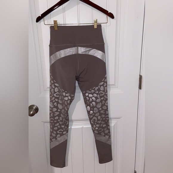Women’s leopard leggings - Picture 2 of 2